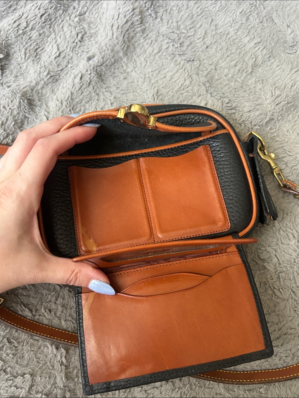 Dooney & Bourke Vintage Leather Kilty Crossbody bag - Picture 6 of 8